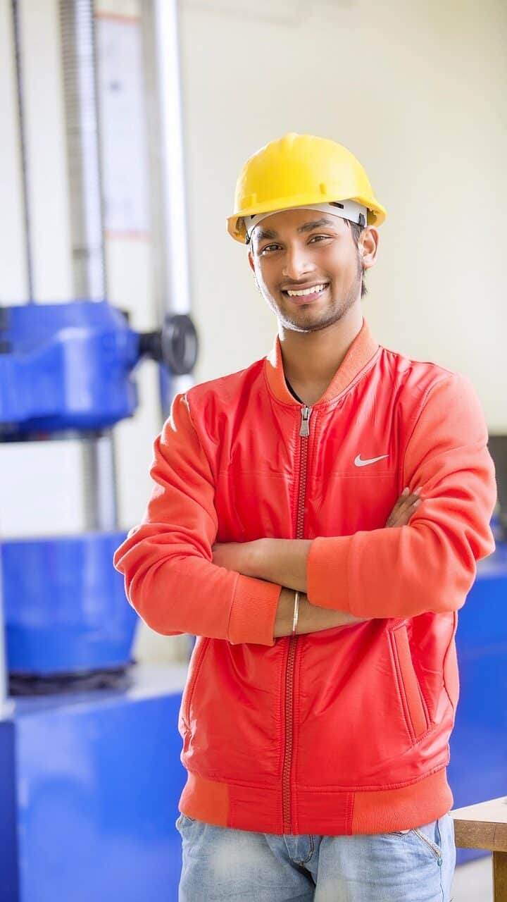 g2b95e8d26c5f289f9752de89ed11ab9bd61669722c83f359b2847f1d5d90bc98c8a78f8331d7c8102c0ccf12eafb83ab6e1b04eeda6dbd17dc6f1e9d4851ba80_1280-7630604 engineer, construction worker, builder, man, beautiful wallpaper, background, contractor, architecture, maintenance, outdoors, construction, industry, engineering, manager, occupation, employee, industrial, foreman, project